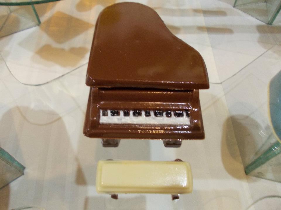 piano in chocolate